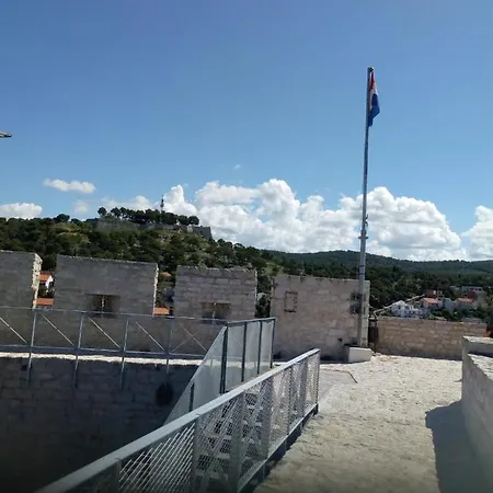 Mladen Apartman Za Obitelj * Vodice