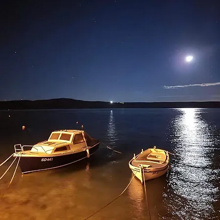 Mladen Apartman Za Obitelj * Vodice
