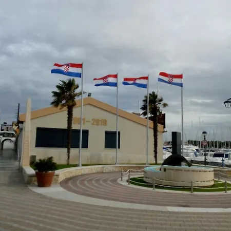 Mladen Apartman Za Obitelj Appartement *